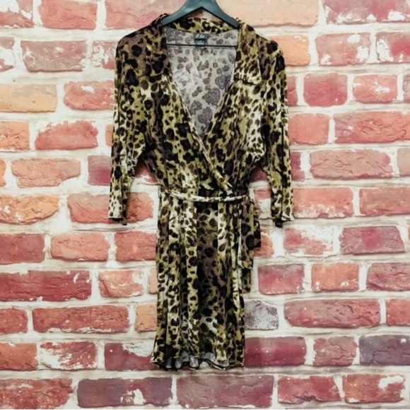 Animal print midi collared long sleeve wrap dress - Picture 5 of 5